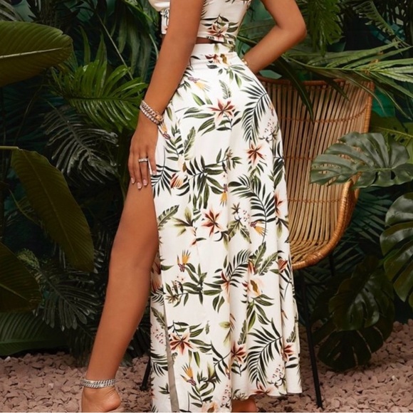 NWOT Tropical Print Maxi Skirt with High Slits - Picture 4 of 10